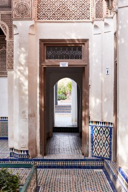 El Bahia Sarayı 'nda Arabesk. Dünyanın dört bir yanından turistler tarafından ziyaret ediliyor. Bu 19. yüzyıldan bir Doğu Mimarisi örneğidir. MARRAKECH, FOCCO 3 Mart 2016