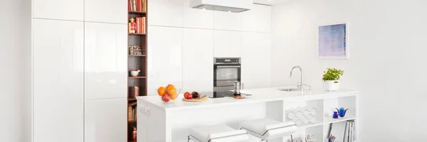 Bílá Kuchyně Moderním Bytě Skandinávském Stylu — Stock fotografie