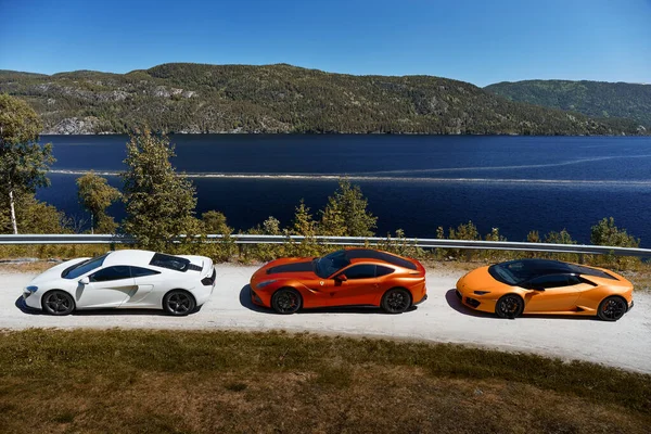 挪威Gransherad 2016年6月4日 白色Mclaren 650 红色法拉利F12和黄色Lamborghini Huracan — 图库照片