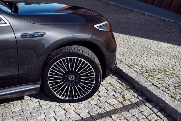 Zory Polska 2020 Mercedes Eqc Electric Wheel Opona Rozmiar 235 — Zdjęcie stockowe