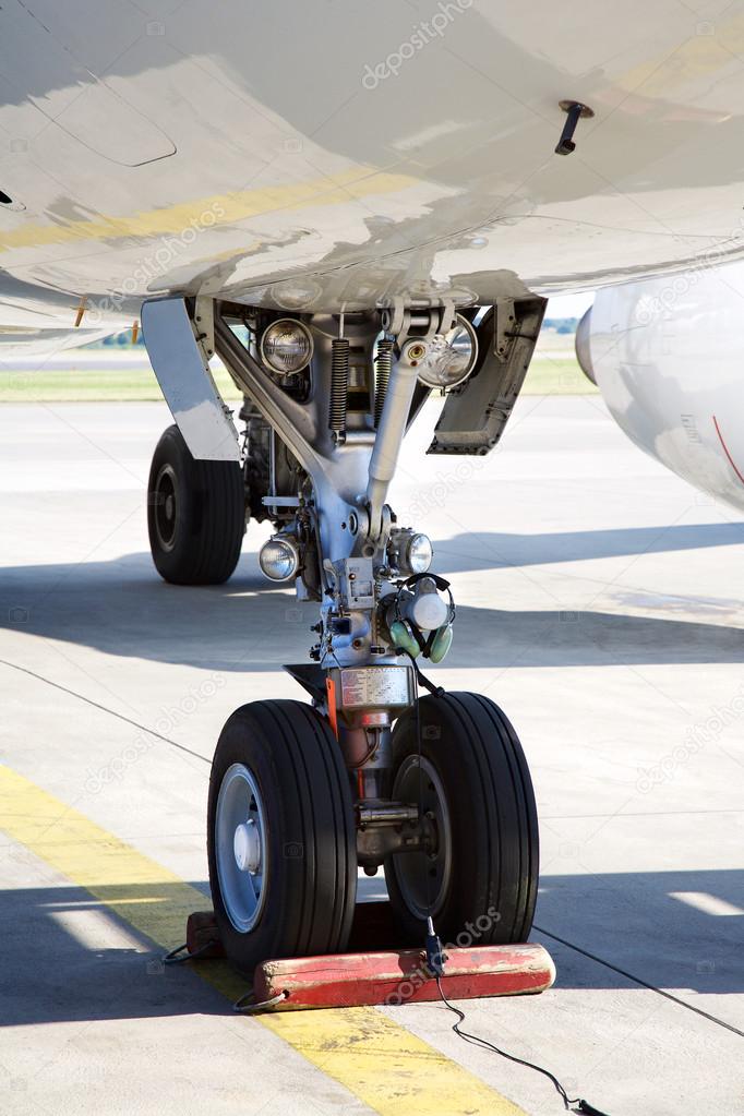 Undercarriage of the airplane