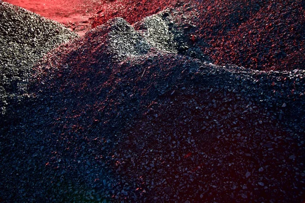Σωρούς του άνθρακα στην το κόκκινο φως — Φωτογραφία Αρχείου