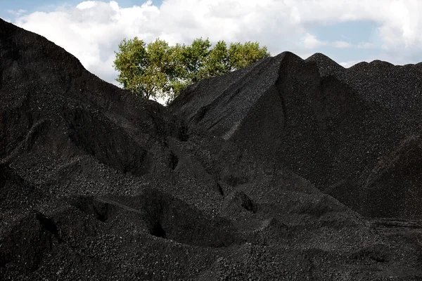 Montones de carbón — Foto de Stock