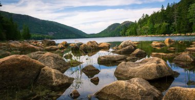 Maine 'deki Acadia Ulusal Parkı' nda Jordan Gölü 'nde bir başka muhteşem manzara daha bulundu..