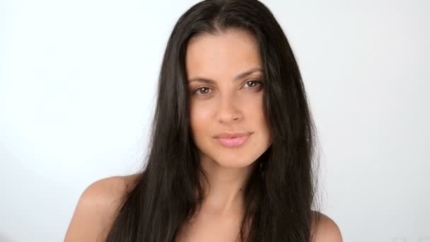 Belle sexy jeune fille flirts 