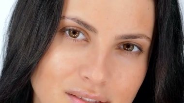 Güzel sexy genç kız yakalıyor, ağır çekim 