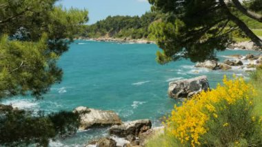  Karadağ, denizdeki dalgaların deniz kıyısı