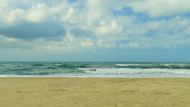 Les vagues de la mer et les nuages — Video