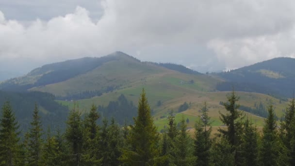 Bewegung der Wolken in den Bergen — Stockvideo