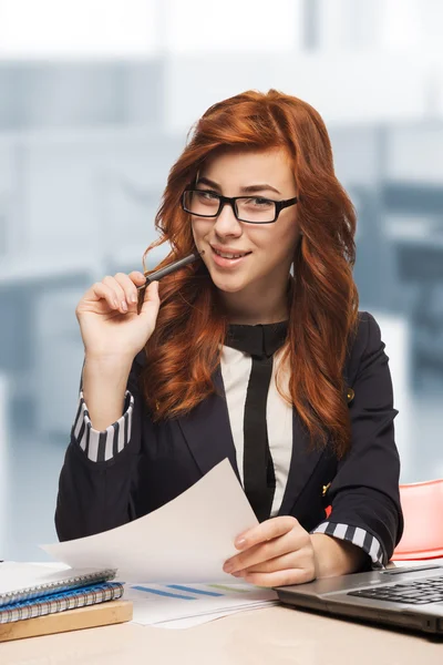 Young woman secretary at work at the office — Stock Photo, Image