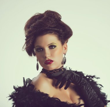 Moda stil genç esmer kız portresi