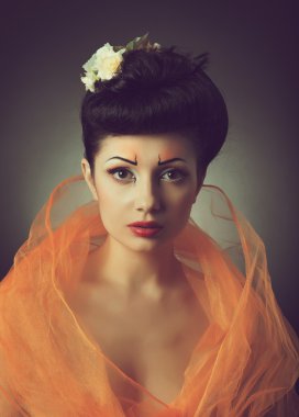 Esmer kız moda tarzında