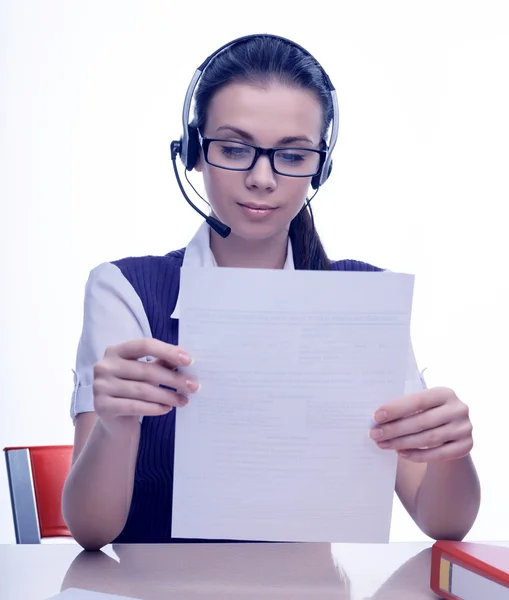 Ung kvinna sekreterare på jobbet — Stockfoto