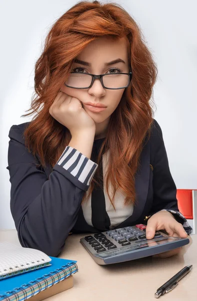 Secretaria joven en el trabajo — Foto de Stock