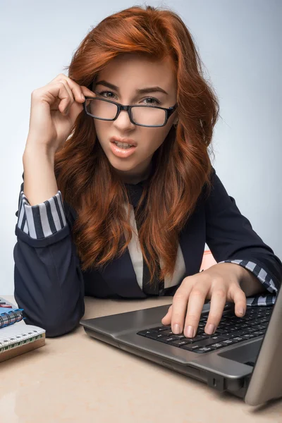 Secretária no trabalho — Fotografia de Stock