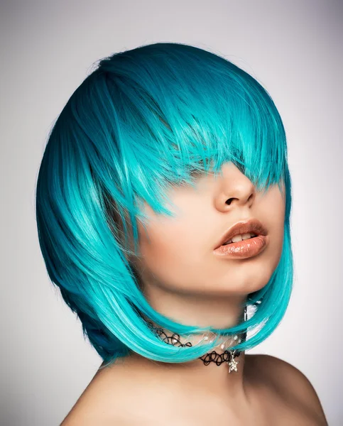 Ragazza punk con i capelli blu — Foto Stock