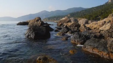 Yaz aylarında denizin dalgaları