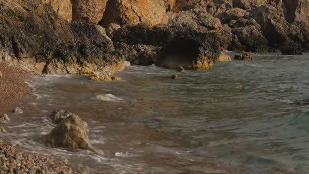 Olas del mar en el verano — Vídeo de stock