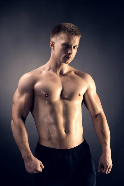 Healthy muscular young man — Stock Photo, Image