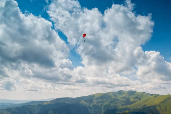 Paisagem com nuvens nas montanhas Fotos De Bancos De Imagens