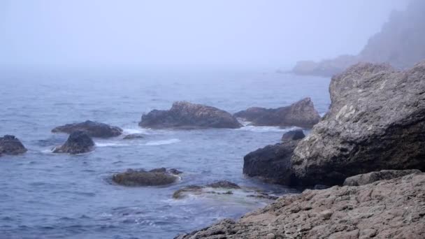 La niebla sobre el mar en verano, la Crimea — Vídeo de stock