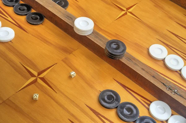 Plateau en bois pour jouer au jeu de backgammon — Photo