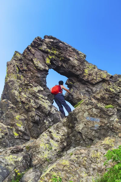 Tourist in the mountain and stone ring phenomenon formation — Stock Photo, Image