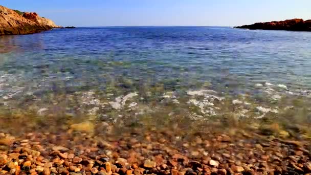 Ciel bleu et vagues océaniques — Video