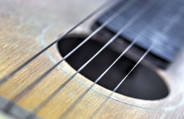Ahşap akustik gitar