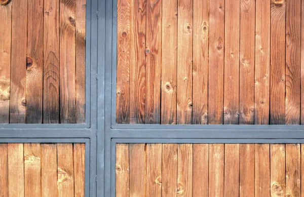 Puerta de madera con adornos metálicos —  Fotos de Stock