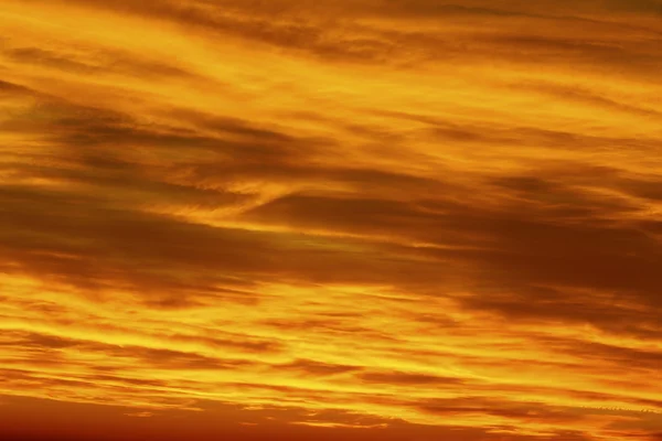 Färgglada moln på himlen — Stockfoto