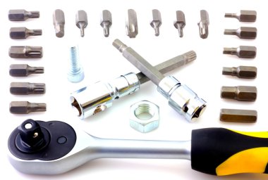 Beyaz arka plan üzerinde izole mekanik bit araç seti