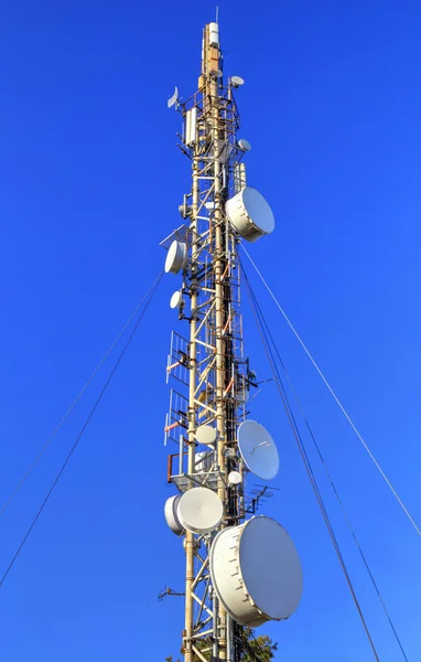 Wieża anteny komunikacyjne — Zdjęcie stockowe