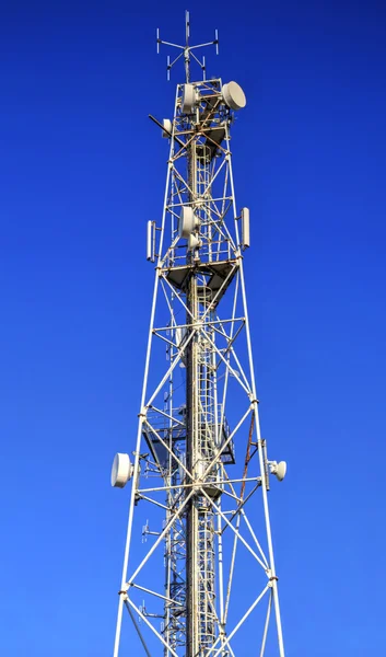 Communicatie antenne toren — Stockfoto