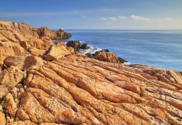 Paisaje en la costa rocosa — Foto de Stock