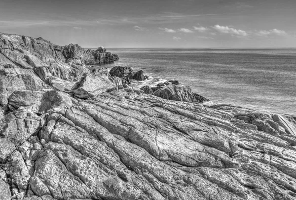 Landscape on rocky shore in black and white — Stock Photo, Image