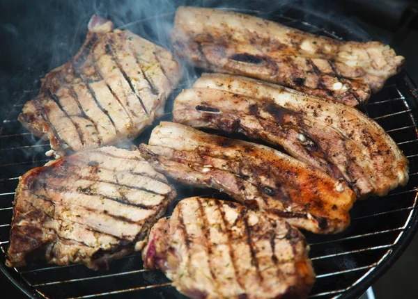 Filetes en la barbacoa —  Fotos de Stock