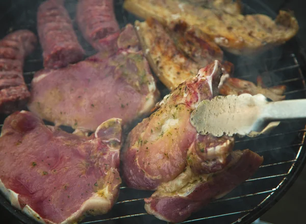 Filetes en la barbacoa —  Fotos de Stock