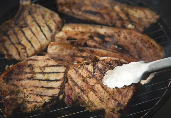 Filetes en la barbacoa —  Fotos de Stock