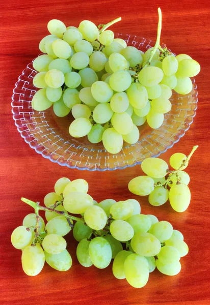 Grapes on table — Stock Photo, Image