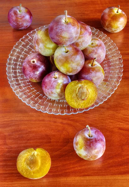 Fresh plums on table — Stock Photo, Image