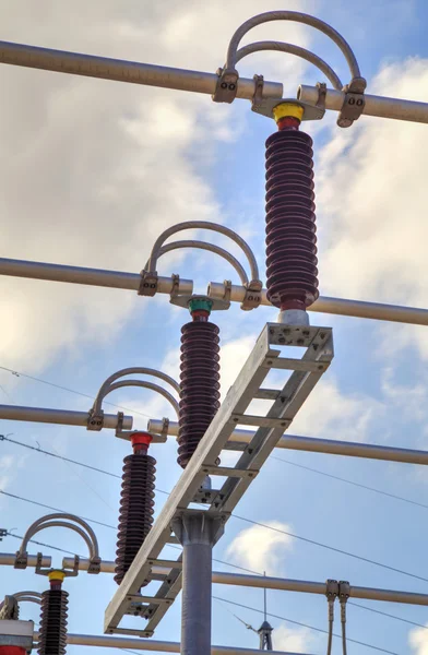 Nagyfeszültségű reléállomásokkal az elektromos alállomás — Stock Fotó