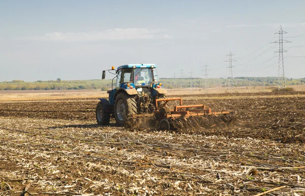 Tractor preparing land for sowing — Stock Photo, Image