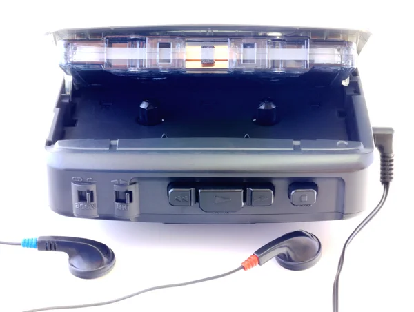 Walkman i taśmy audio na białym tle — Zdjęcie stockowe