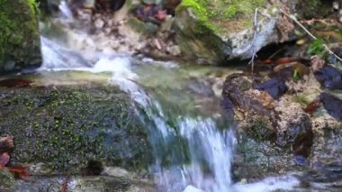 Kayaları çalıştıran akışı