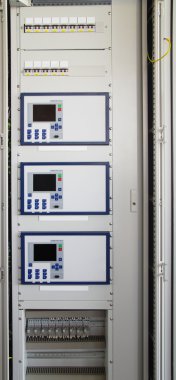 Kontrol panelinde modern elektrik Trafo Merkezi