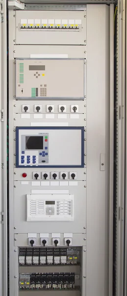 Kontrollpanelen i moderna elektriska transformatorstation — Stockfoto