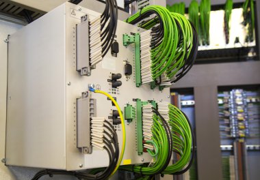 Röle koruma aygıt terminalleri ve teller