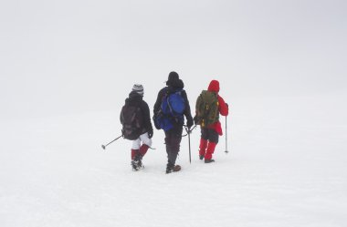 bir dağ yürüyüşçüler