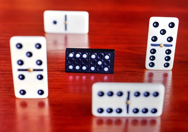 Domino su tavola di legno — Foto Stock